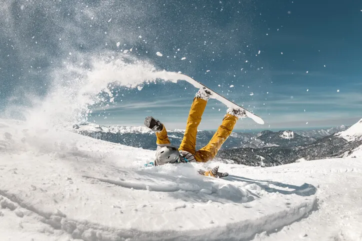 De meest voorkomende blessures op wintersport (en hoe je ze kan voorkomen)