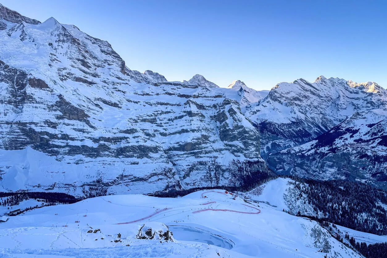 Lauberhorn Wengen gids: skiën, races en kijkplekken